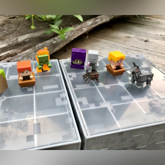 70 Pc MINECRAFT Minifigures Cave Collectible Display Play & Carry Case Cave Box - Picture 10 of 15